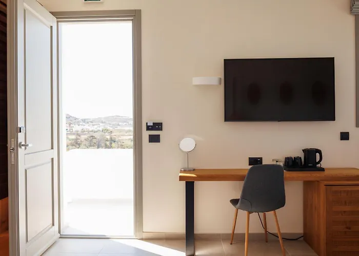 Kouros Blanc Resort&suites Pounda